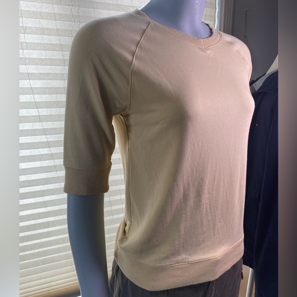 Banana Republic Women’s V-Neck Yellow Mid Sleeve Light Sweater Fits XS - Picture 2 of 5